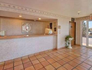 Мотель Super 8 By Wyndham Portales Интерьер фото
